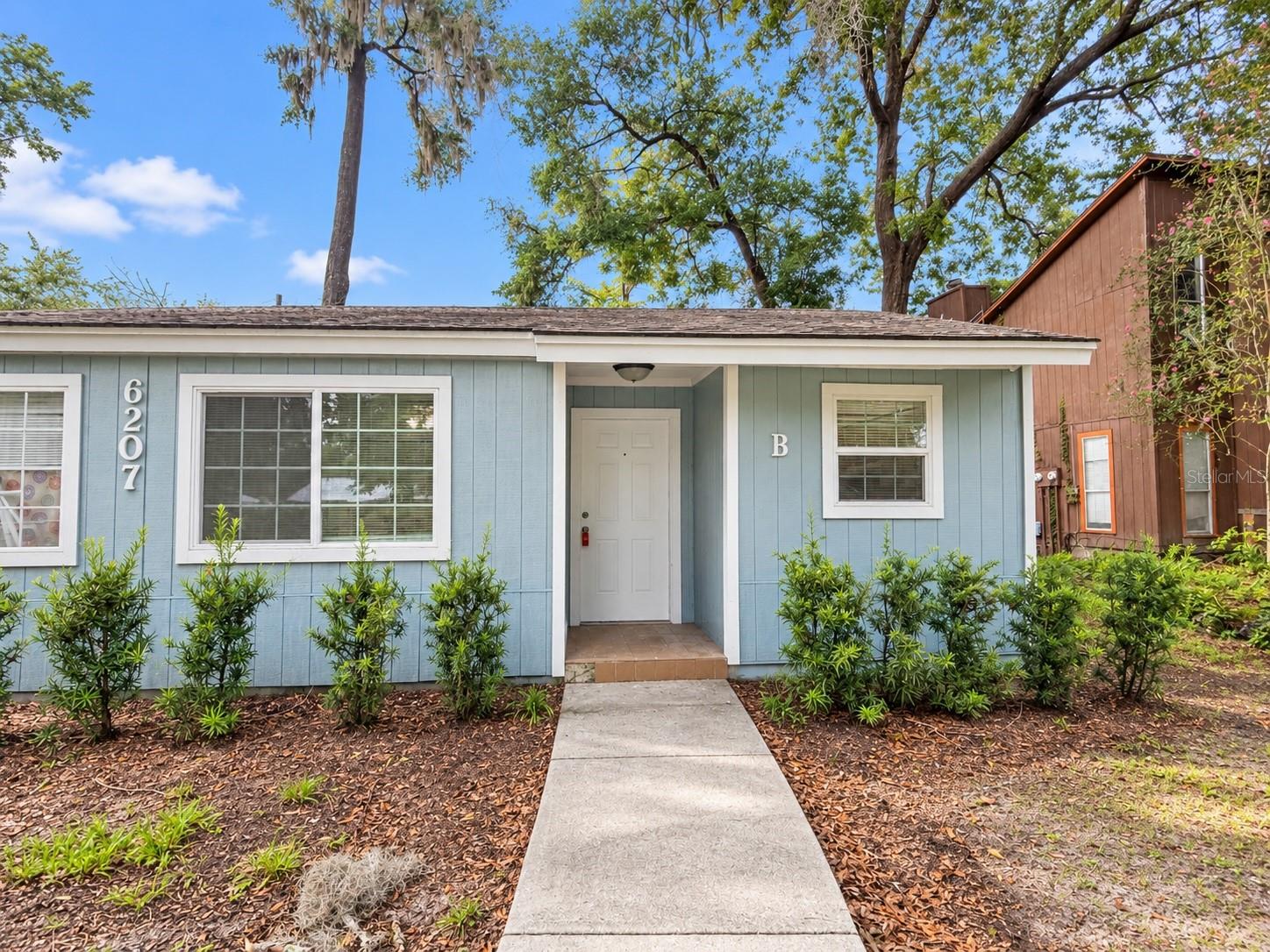 6207 SW 11TH PL #B Property Photo 1