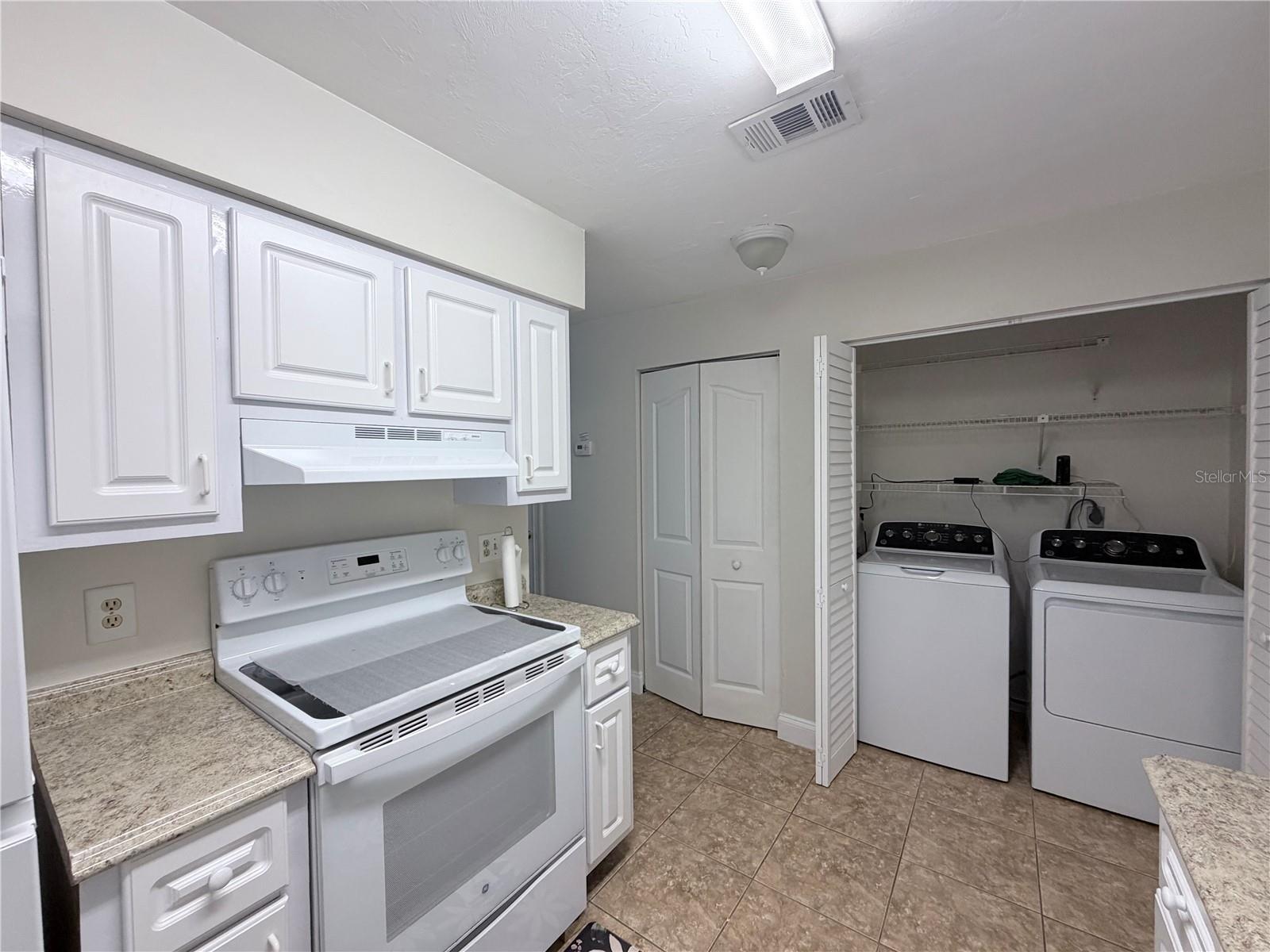2635 Sw 35th Pl #1407 Property Photo 7