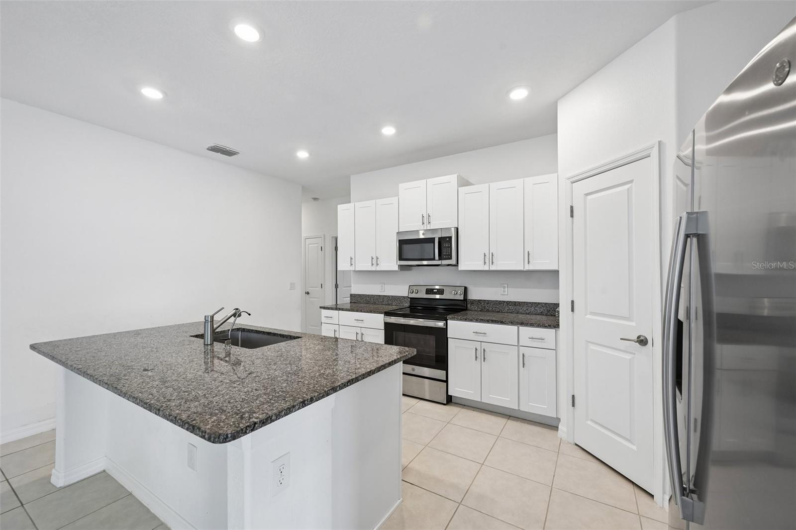 5517 Blue Azure Dr Property Photo 10