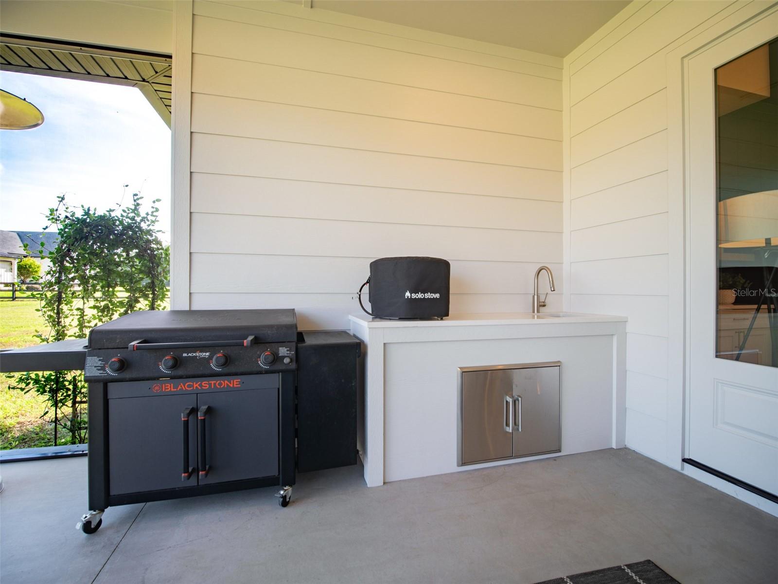 159 Sw Governors Gln Property Photo 45