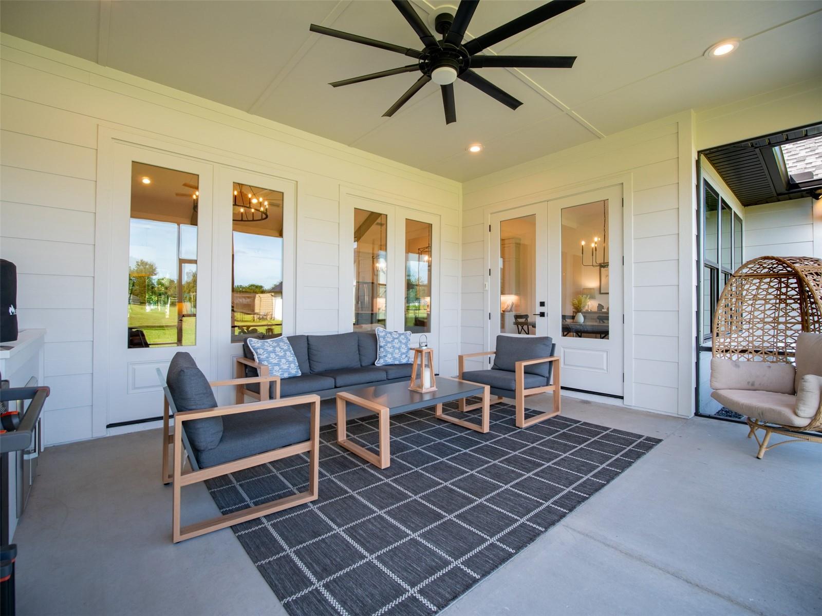 159 Sw Governors Gln Property Photo 46