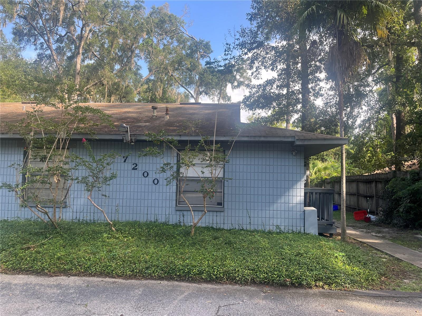 7200 SW 42ND PL #D Property Photo 1