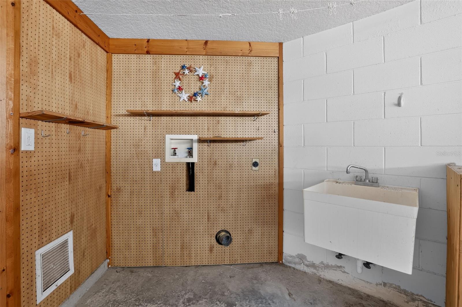 5500 Laver St Property Photo 19