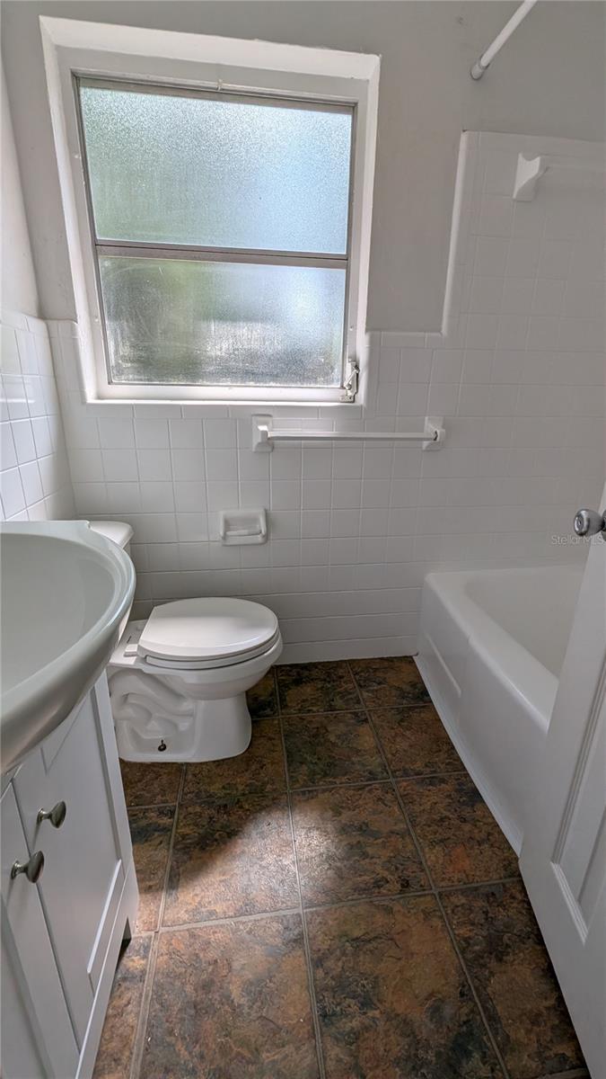 3219 Nw 12th St Property Photo 3
