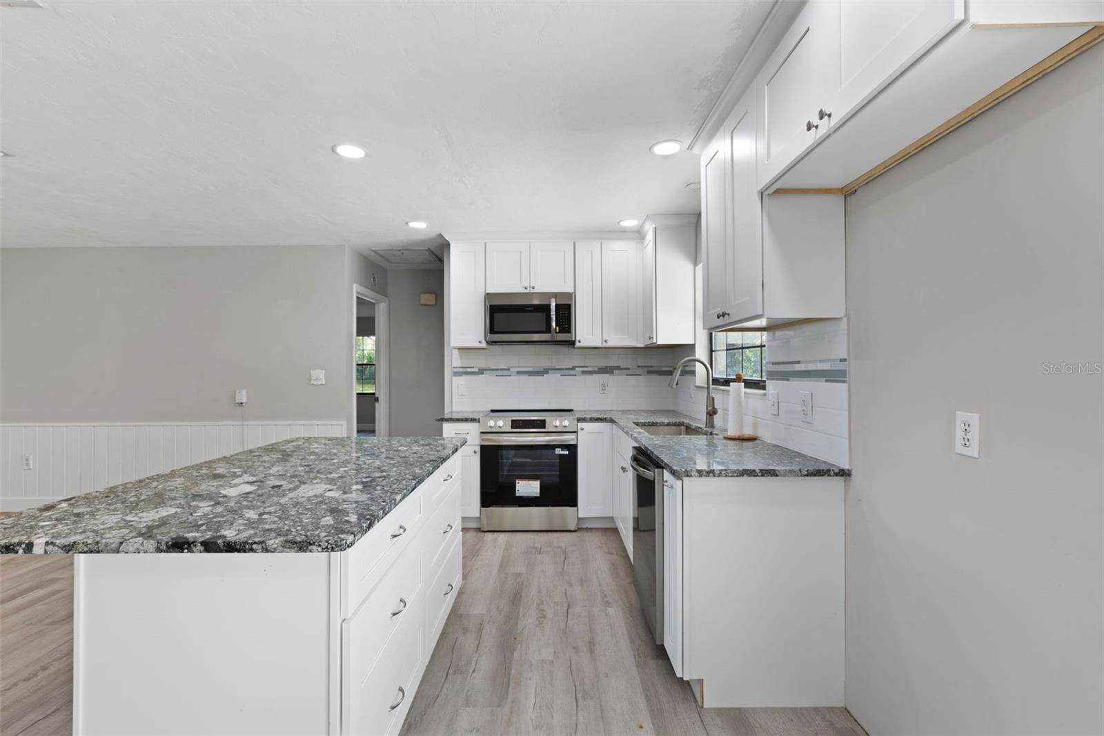 1869 Sw 32nd Pl Property Photo 10