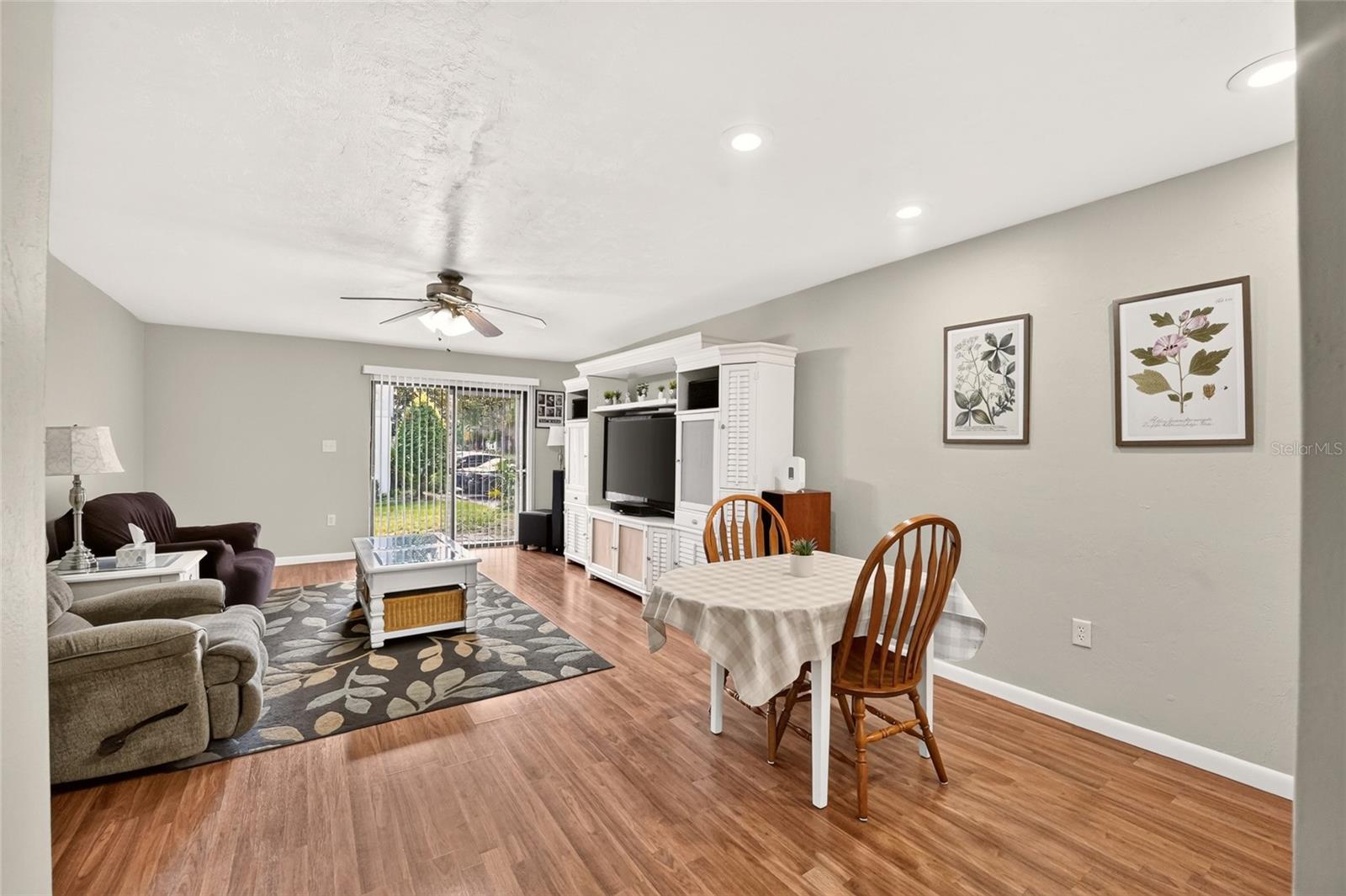 1434 Sw 25th Pl #c2 Property Photo 2