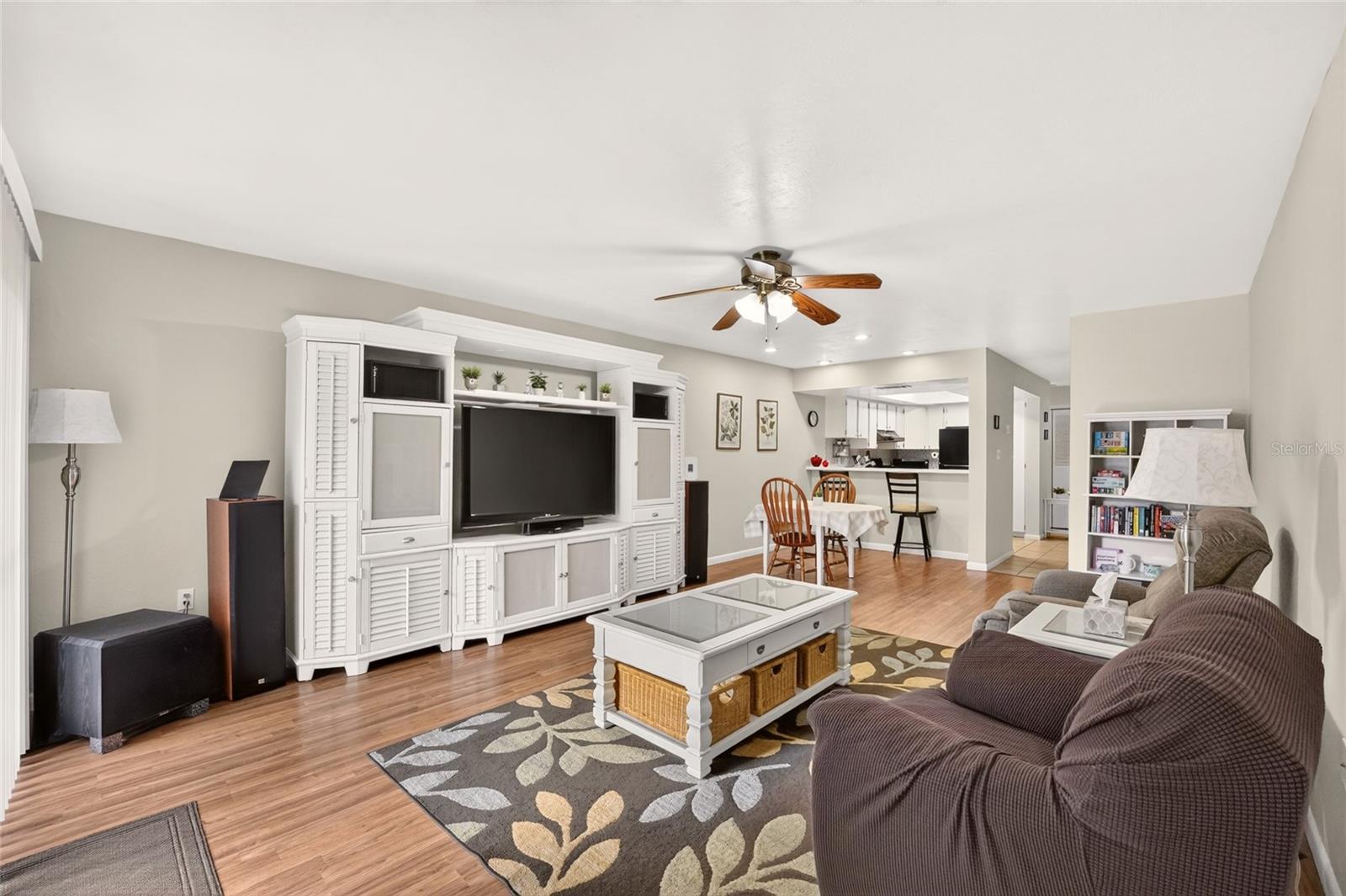 1434 Sw 25th Pl #c2 Property Photo 3