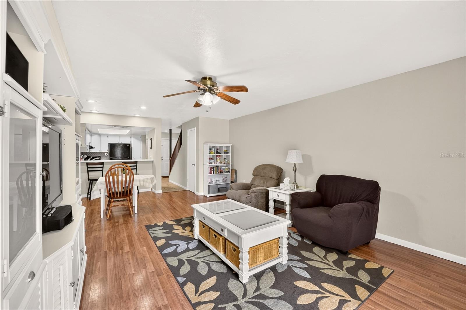 1434 Sw 25th Pl #c2 Property Photo 4