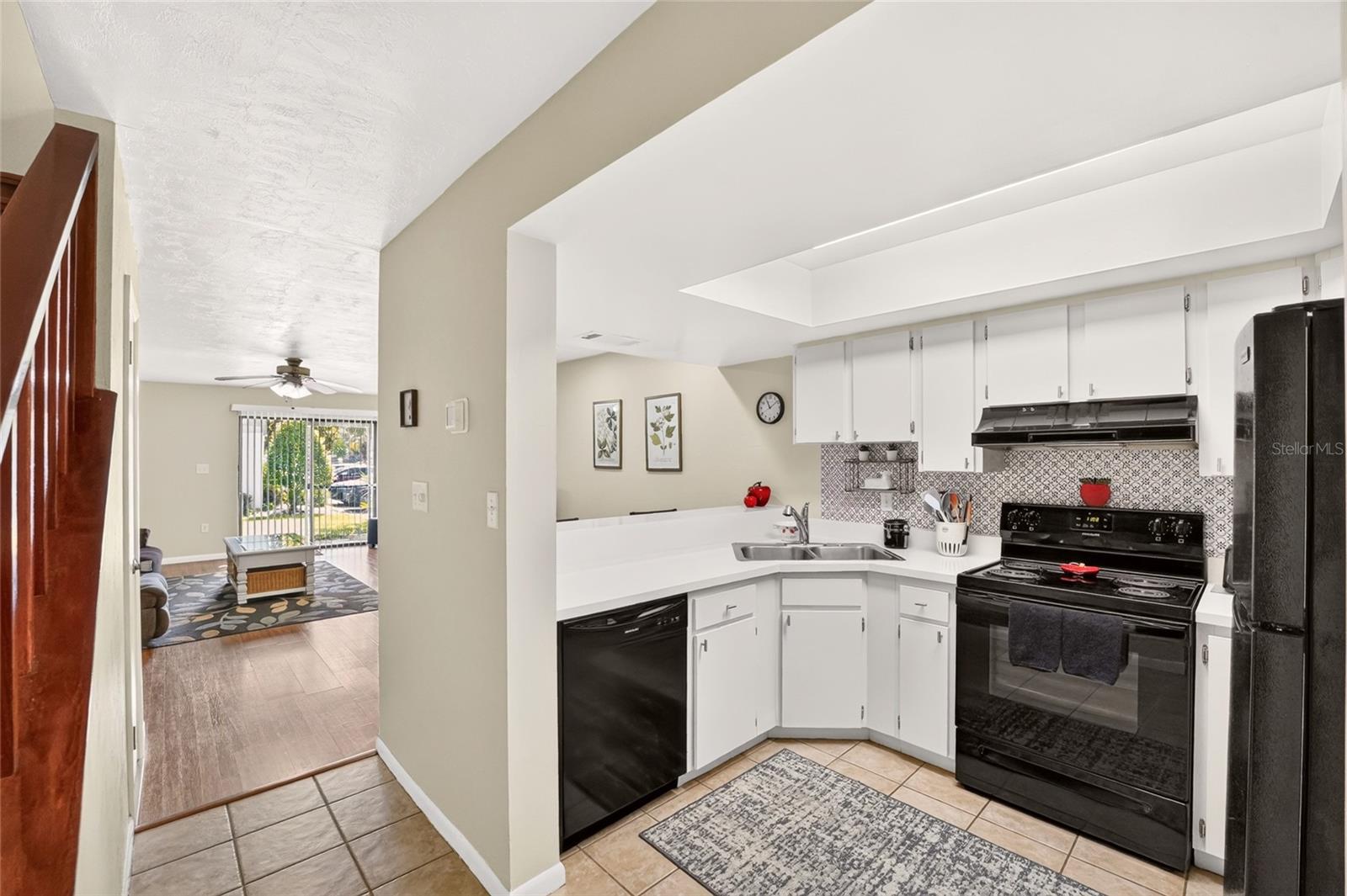 1434 Sw 25th Pl #c2 Property Photo 5