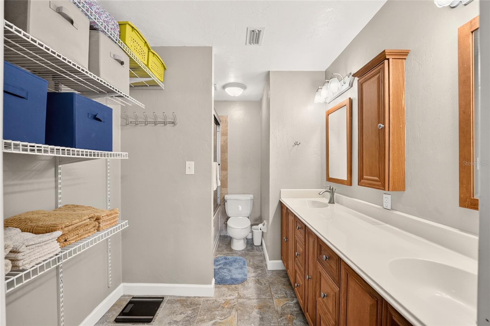 1434 Sw 25th Pl #c2 Property Photo 14