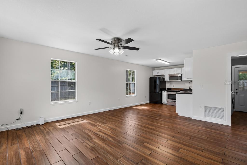7156 Park St Property Photo 8
