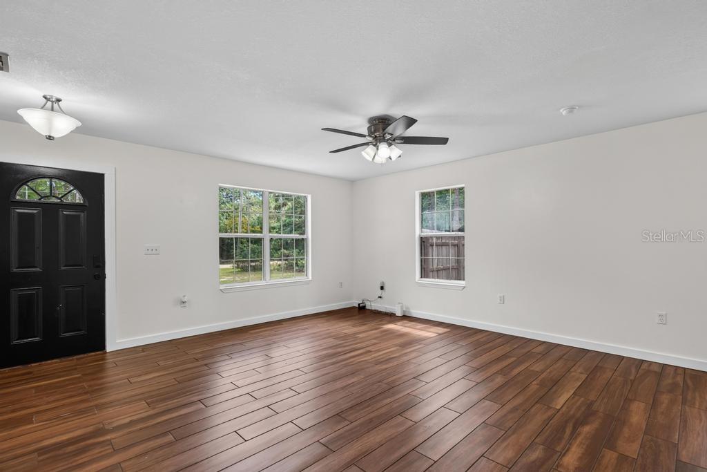 7156 Park St Property Photo 9