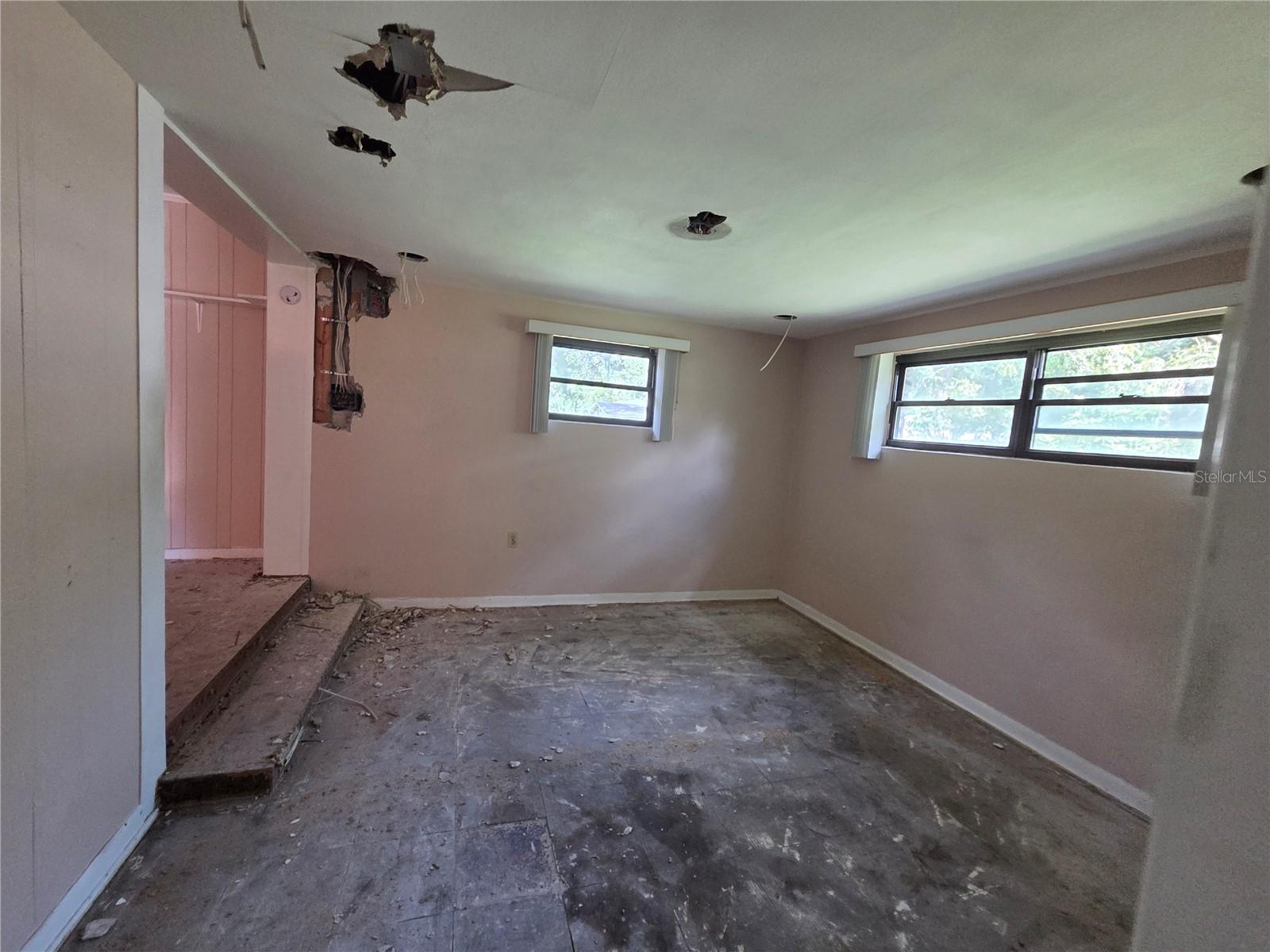 2212 Ne 8th Ave Property Photo 4