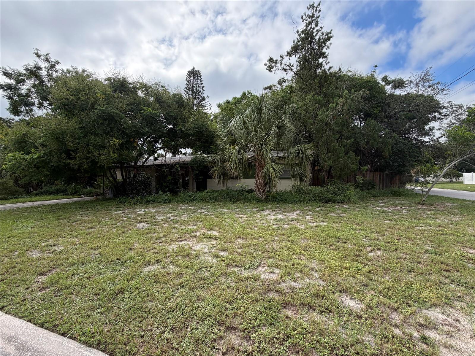 3216 W Tyson Ave Property Photo 1