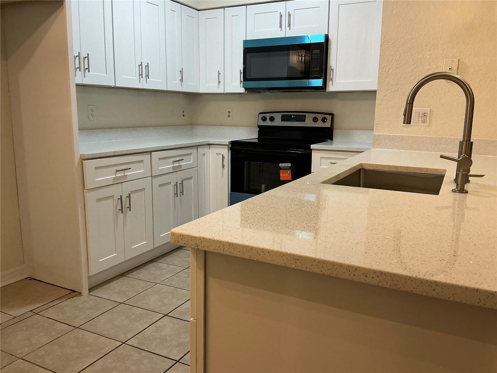 13545 EAGLE RIDGE DR #814 Property Photo 1