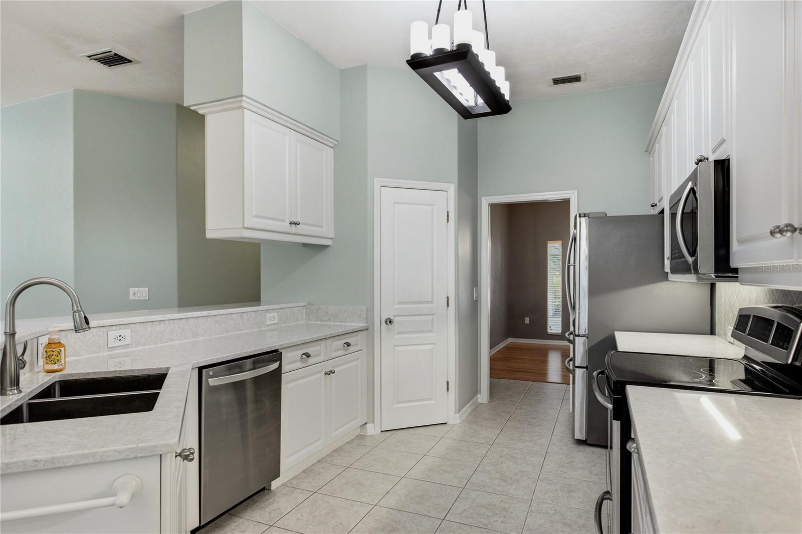 915 Sw 86th Way Property Photo 17