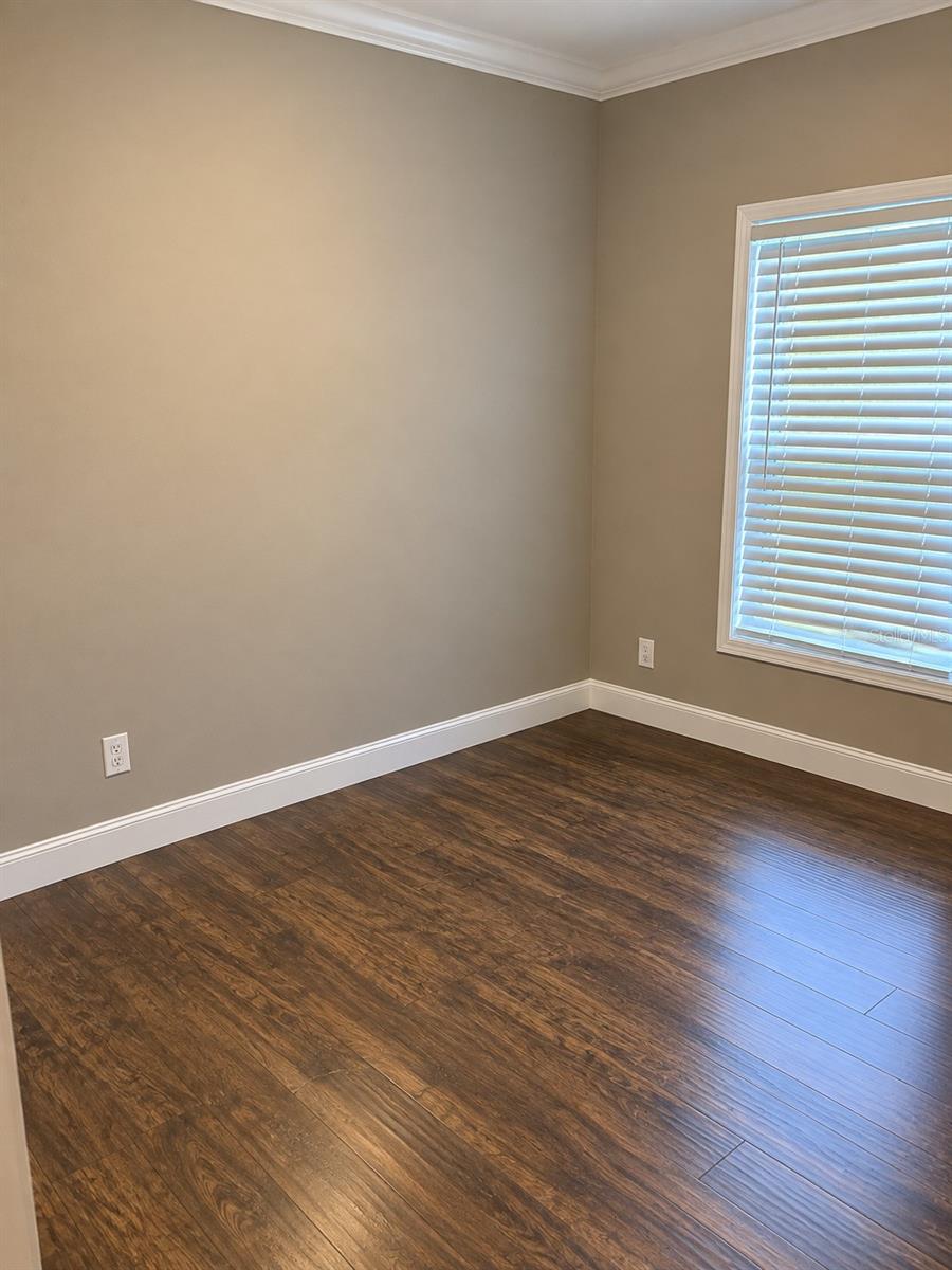 613 Queens Rd Property Photo 6