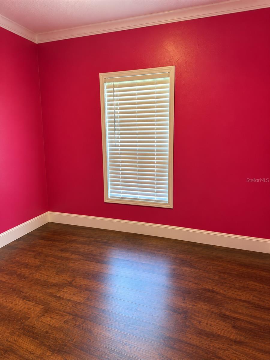613 Queens Rd Property Photo 8