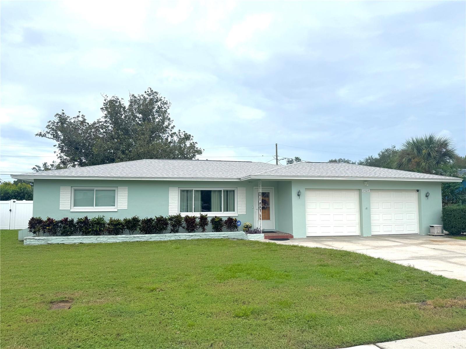 1527 LAKEVIEW RD Property Photo 1