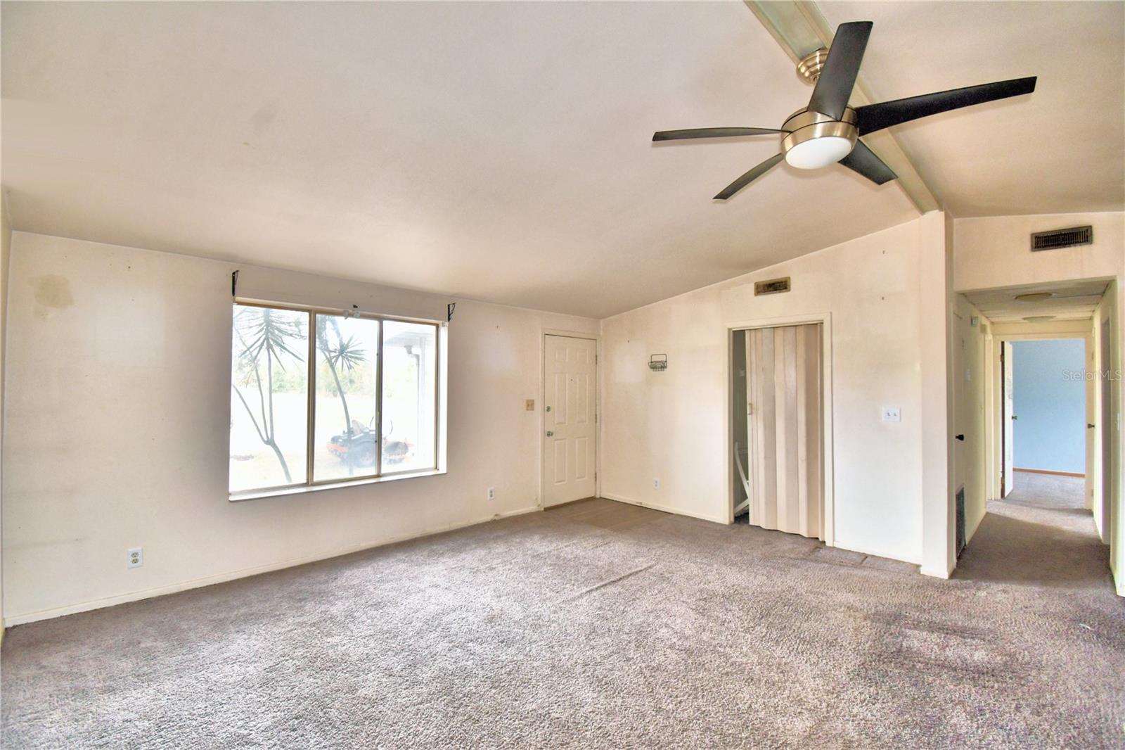337 Swingle St Property Photo 4