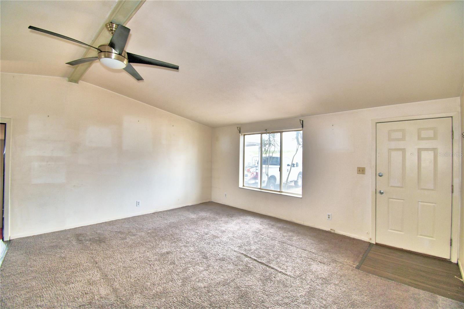337 Swingle St Property Photo 5