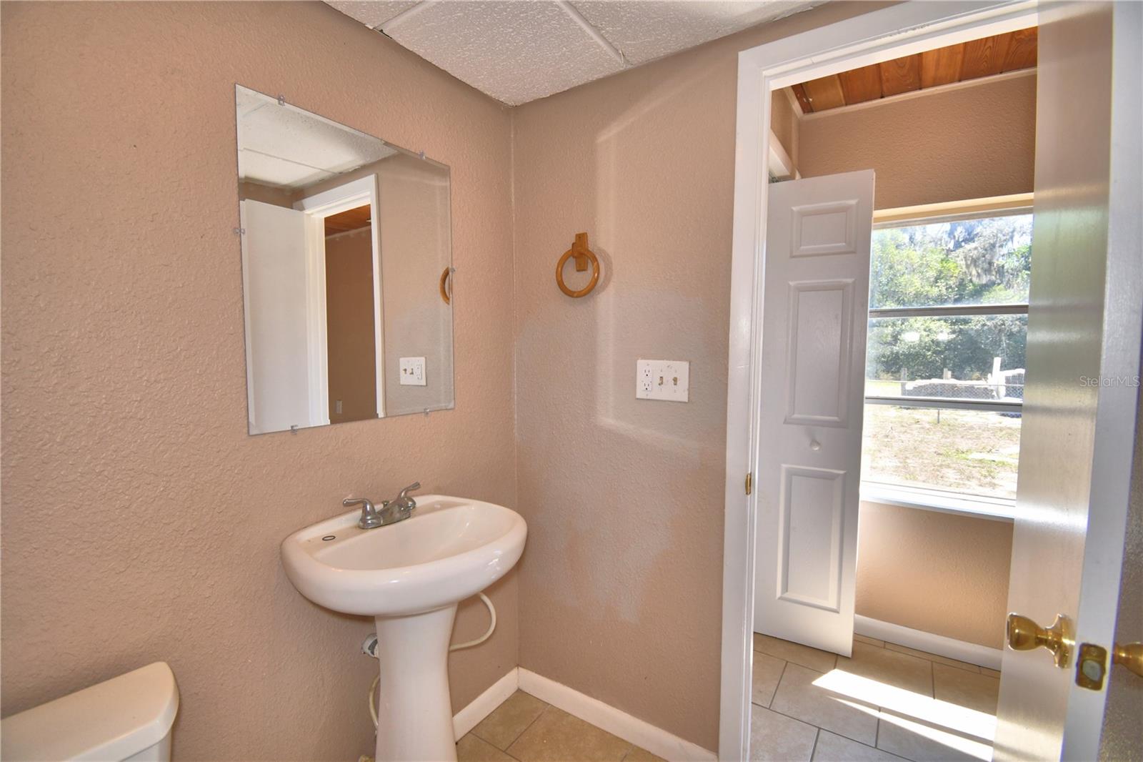 352 E Hwy 630 E Property Photo 36