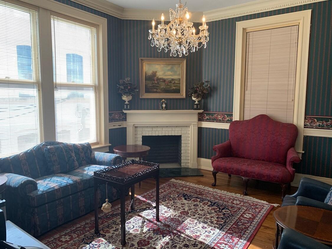 250 E Park Ave Property Photo 2