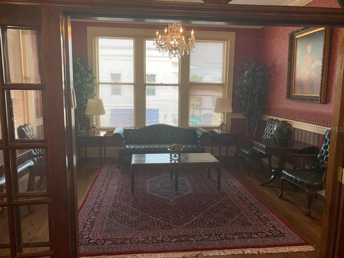 250 E Park Ave Property Photo 8