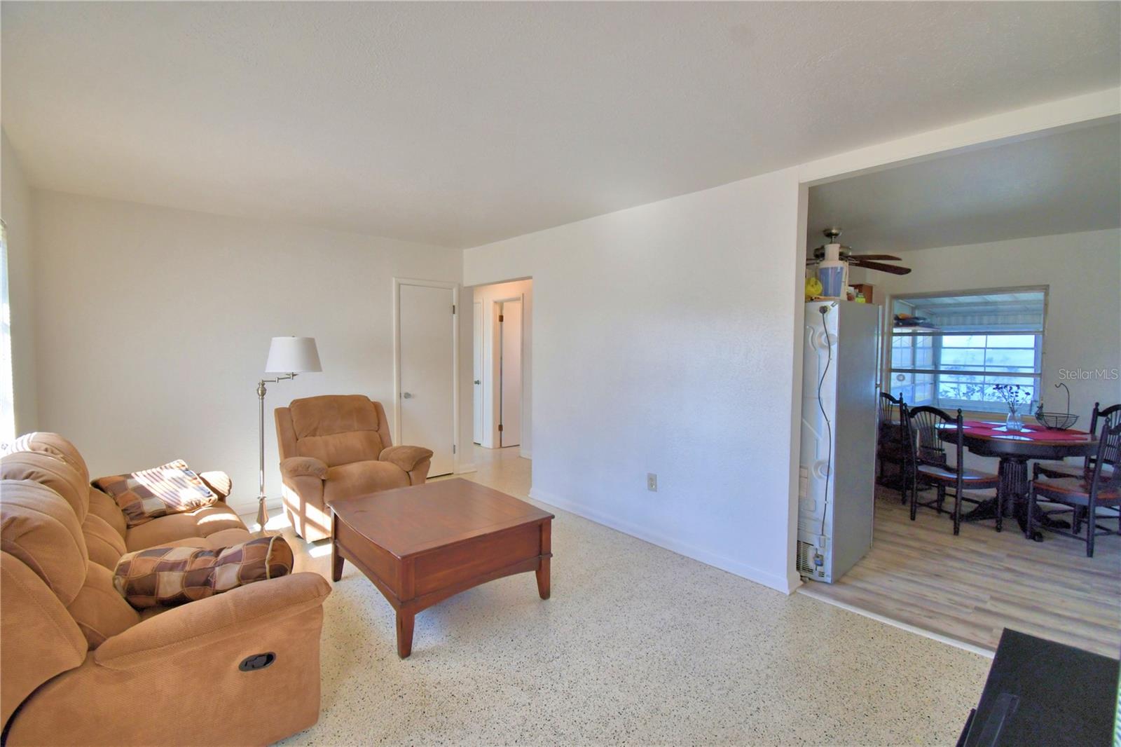 105 Maxcy Ln Property Photo 6