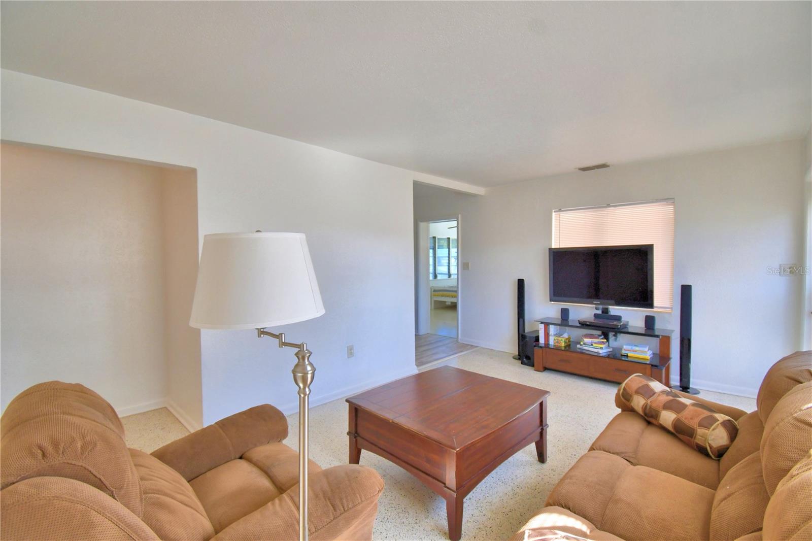 105 Maxcy Ln Property Photo 8