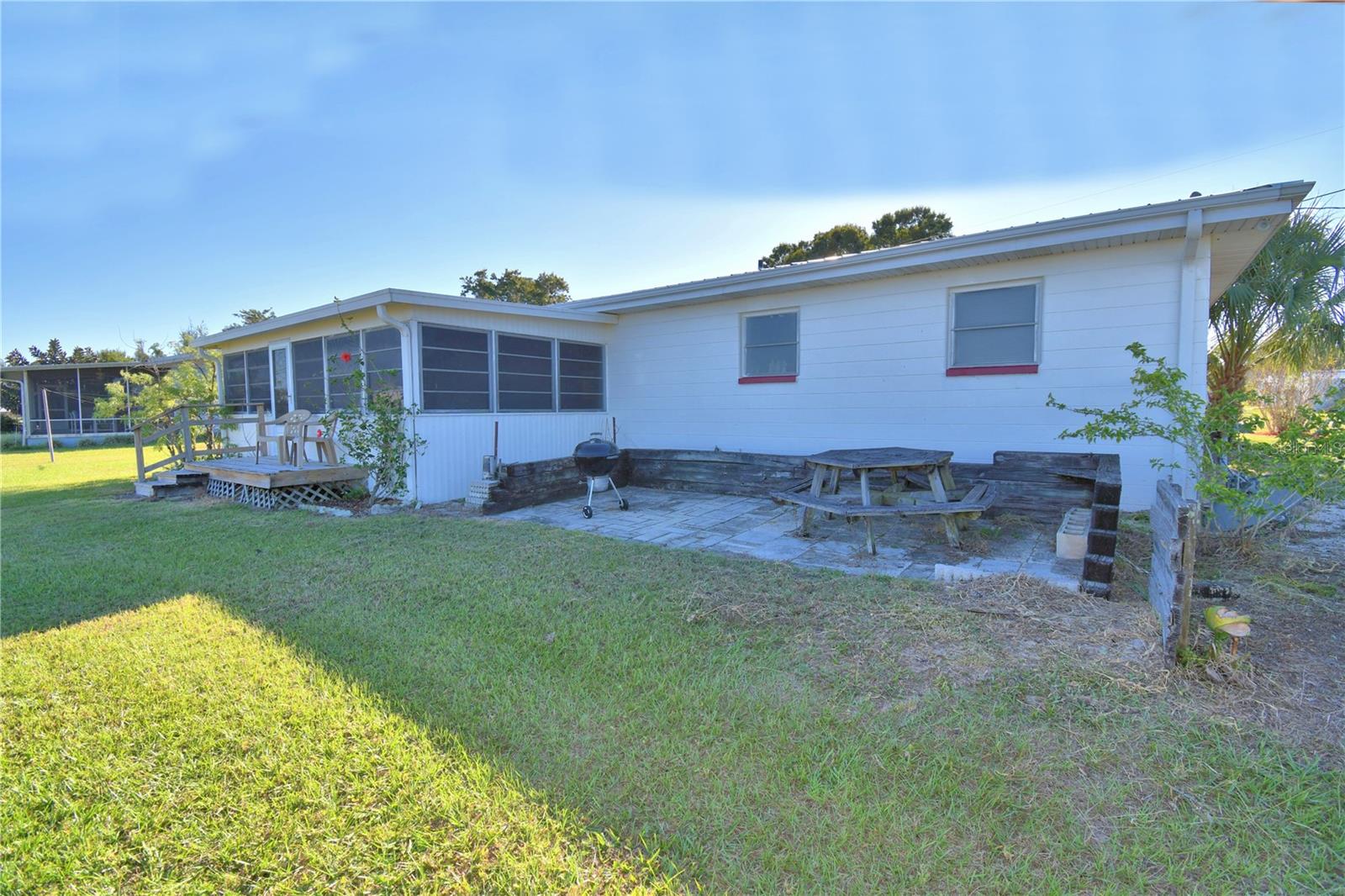 105 Maxcy Ln Property Photo 36