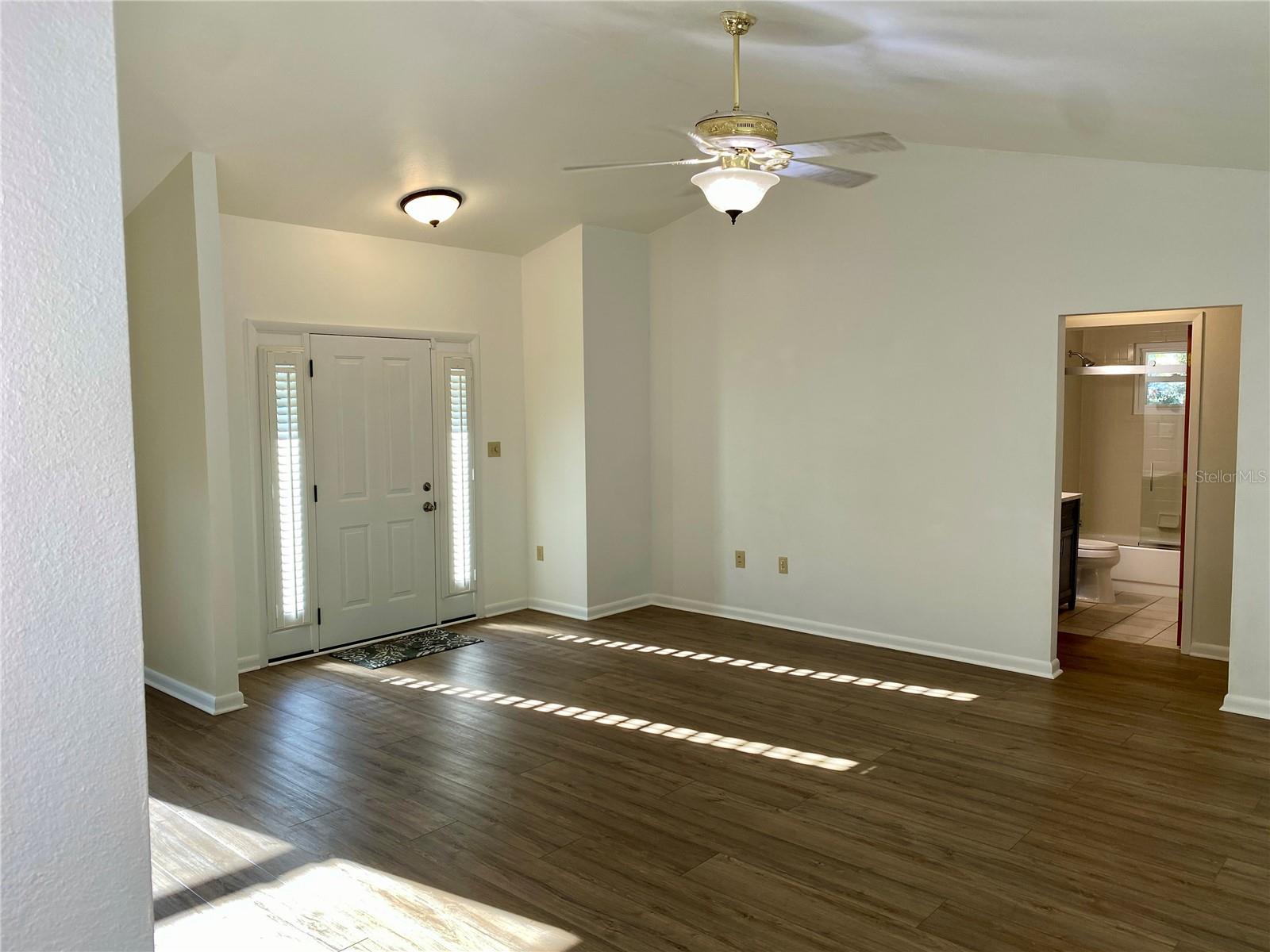 4542 Timberlane Rd Property Photo 6