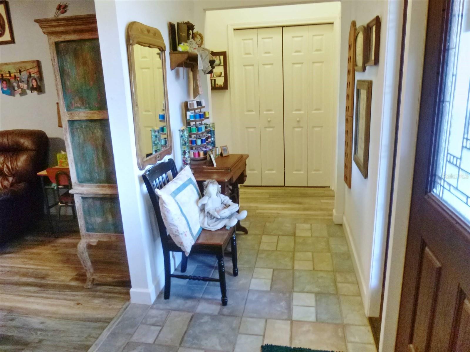 121 Deer Rd Property Photo 5