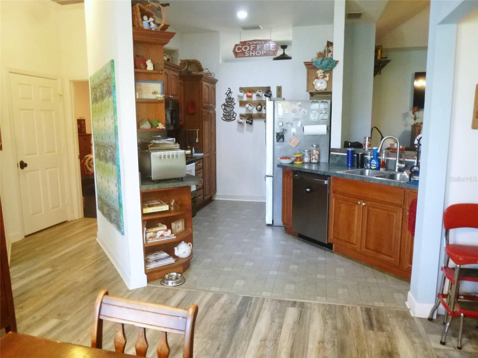 121 Deer Rd Property Photo 18