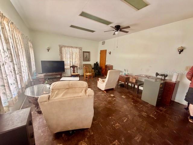 811 State Road 60 E Property Photo 13