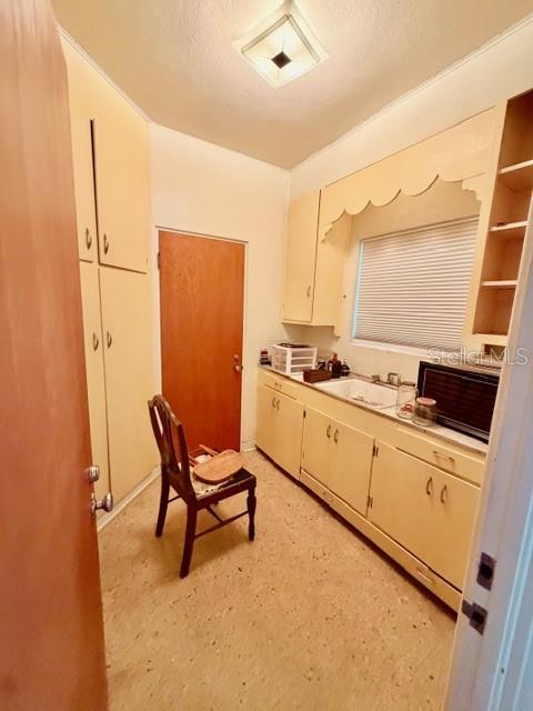 811 State Road 60 E Property Photo 28