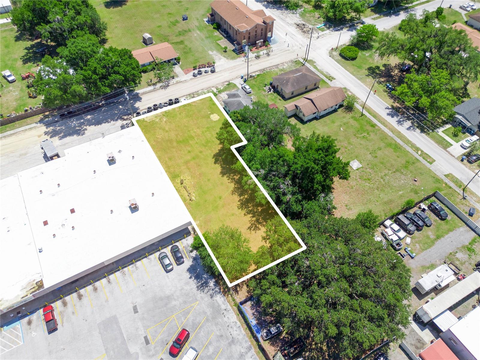 Lanier Ave Property Photo 14