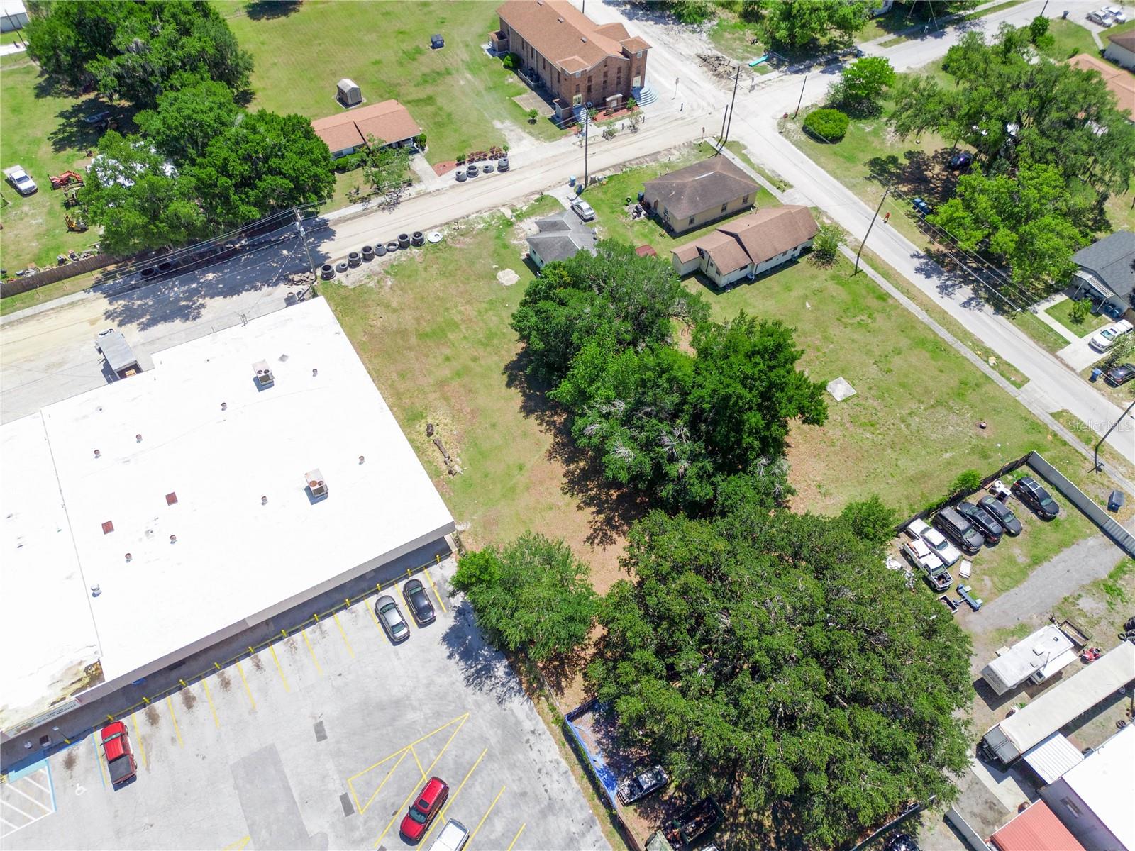 Lanier Ave Property Photo 15