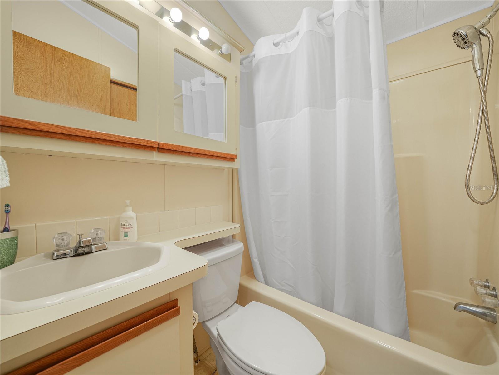 6 Silversides St Property Photo 12