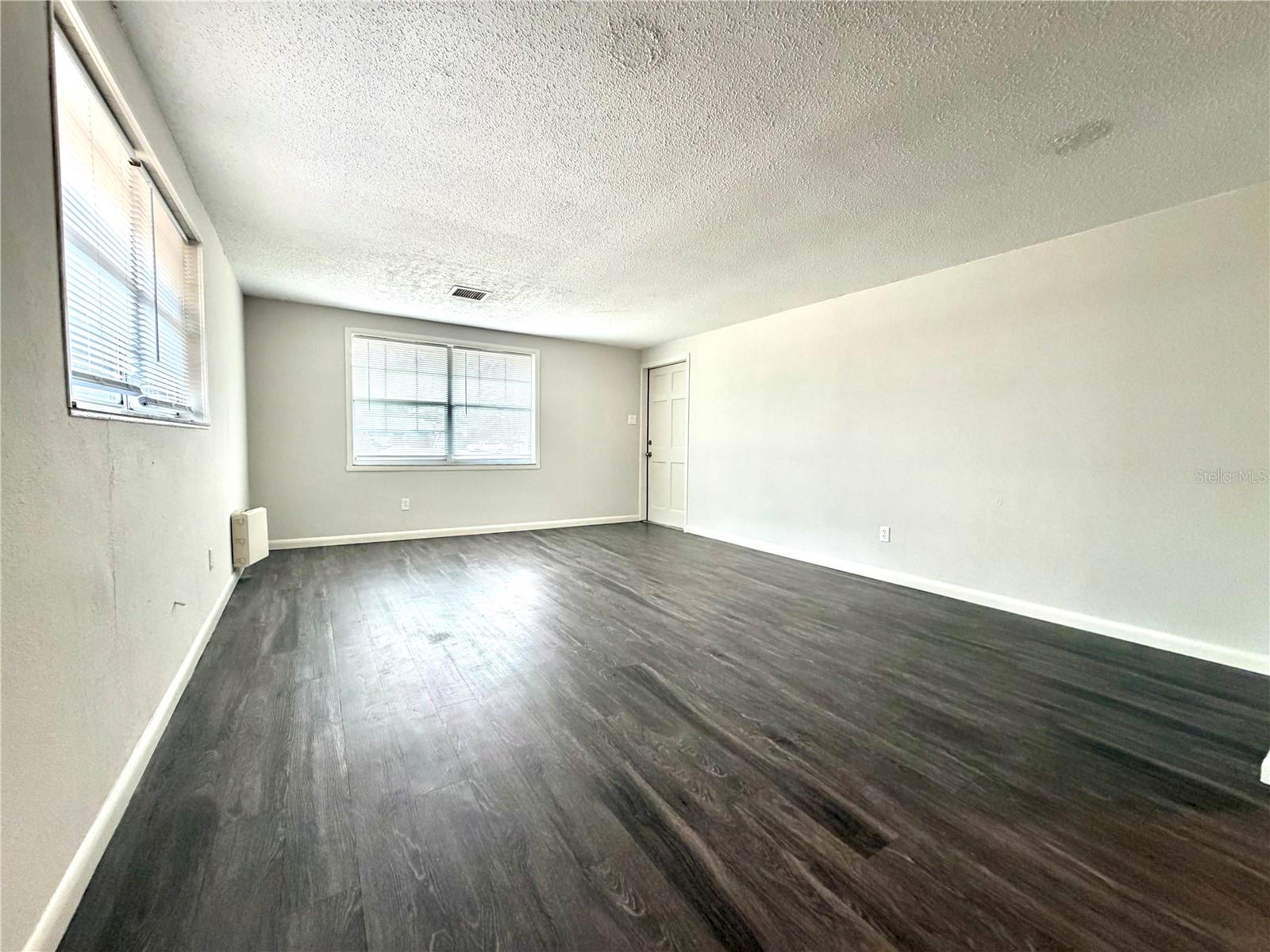5305 Oakwood Ct #17 Property Photo 3