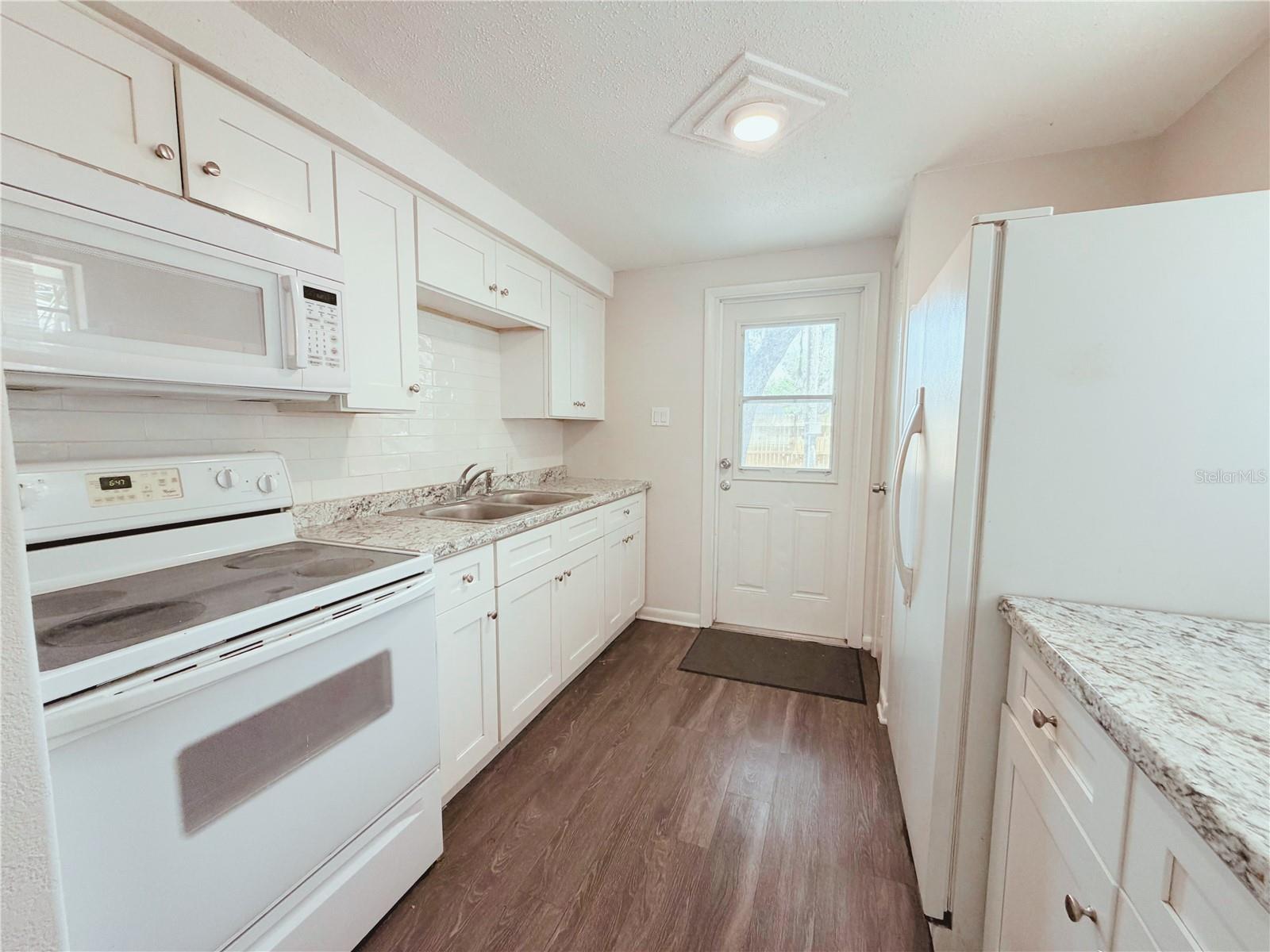 5305 Oakwood Ct #17 Property Photo 4