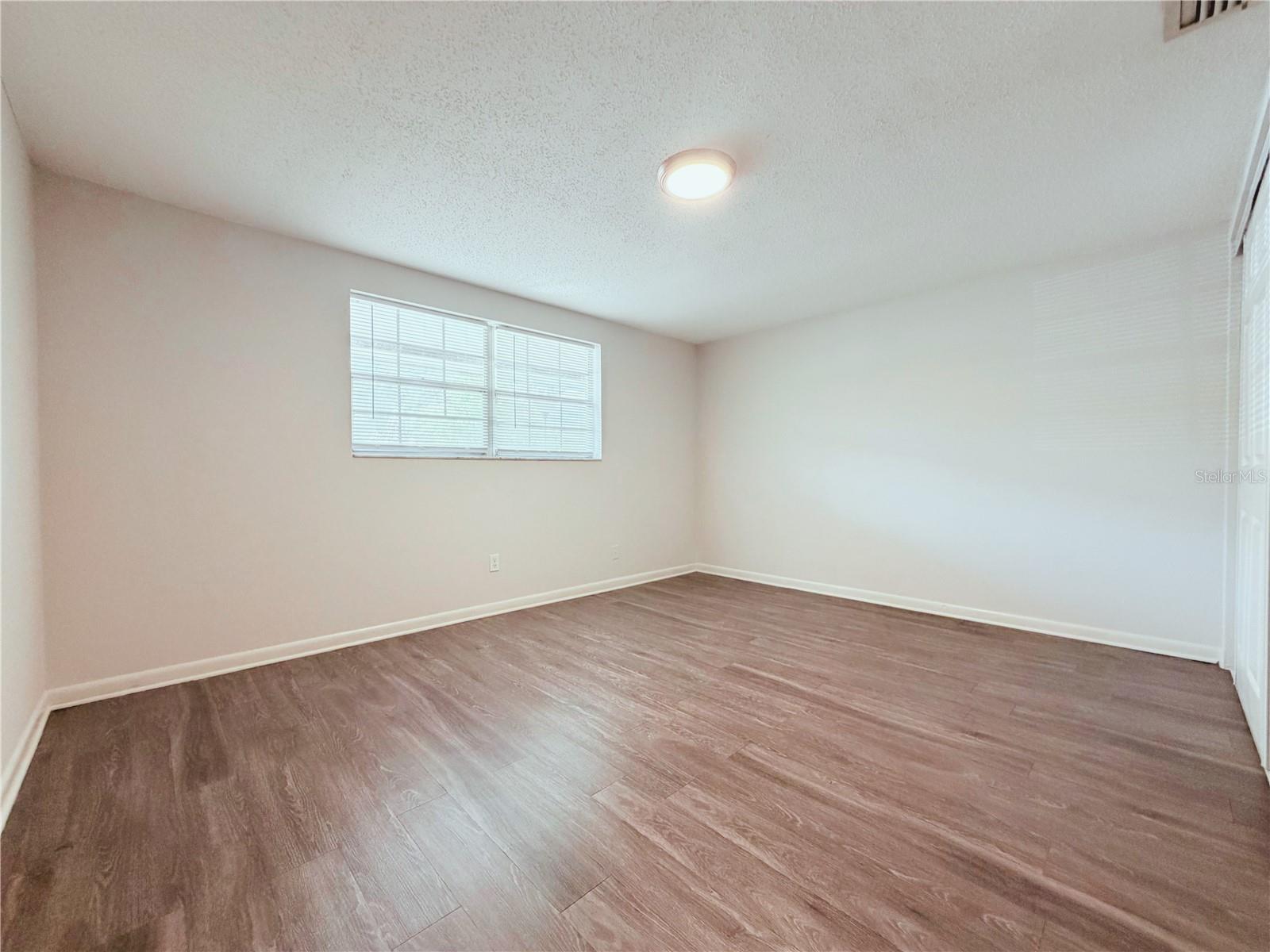 5305 Oakwood Ct #17 Property Photo 5