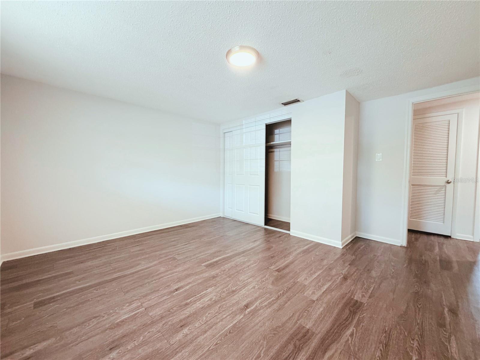5305 Oakwood Ct #17 Property Photo 6