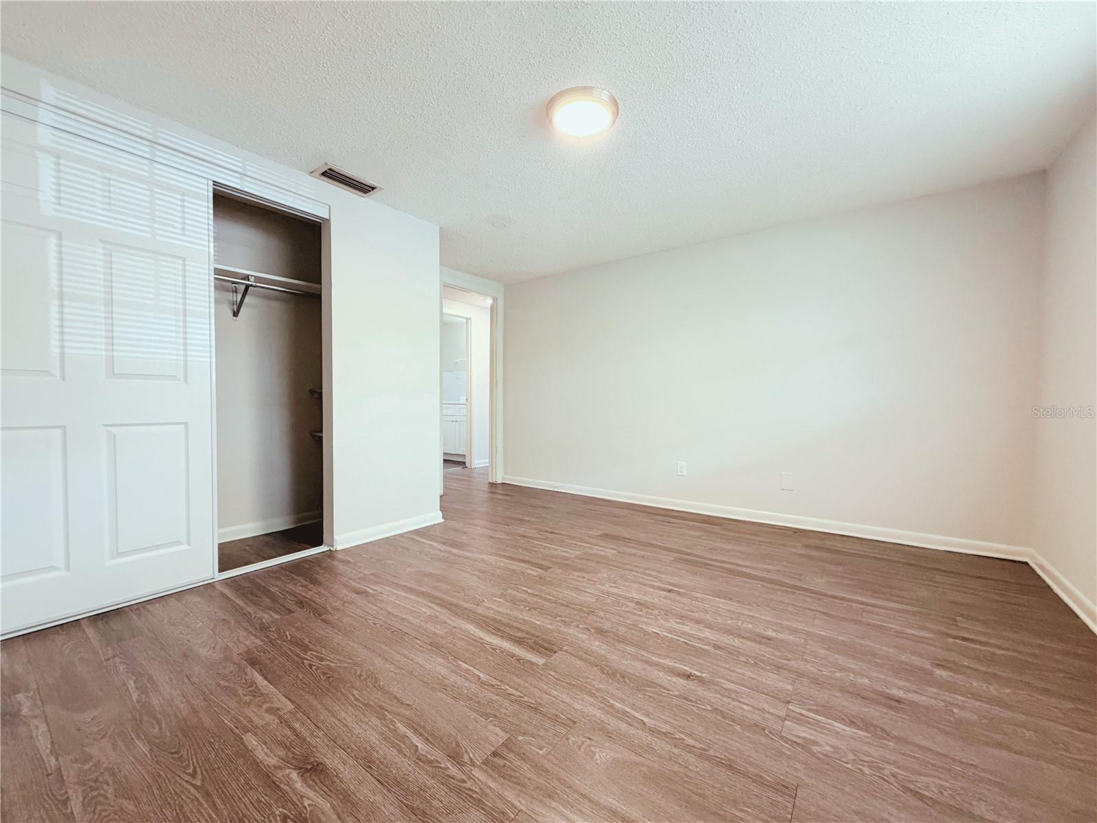 5305 Oakwood Ct #17 Property Photo 8