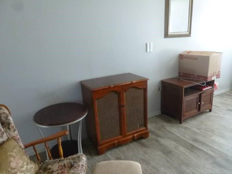 528 Central Ave Property Photo 4