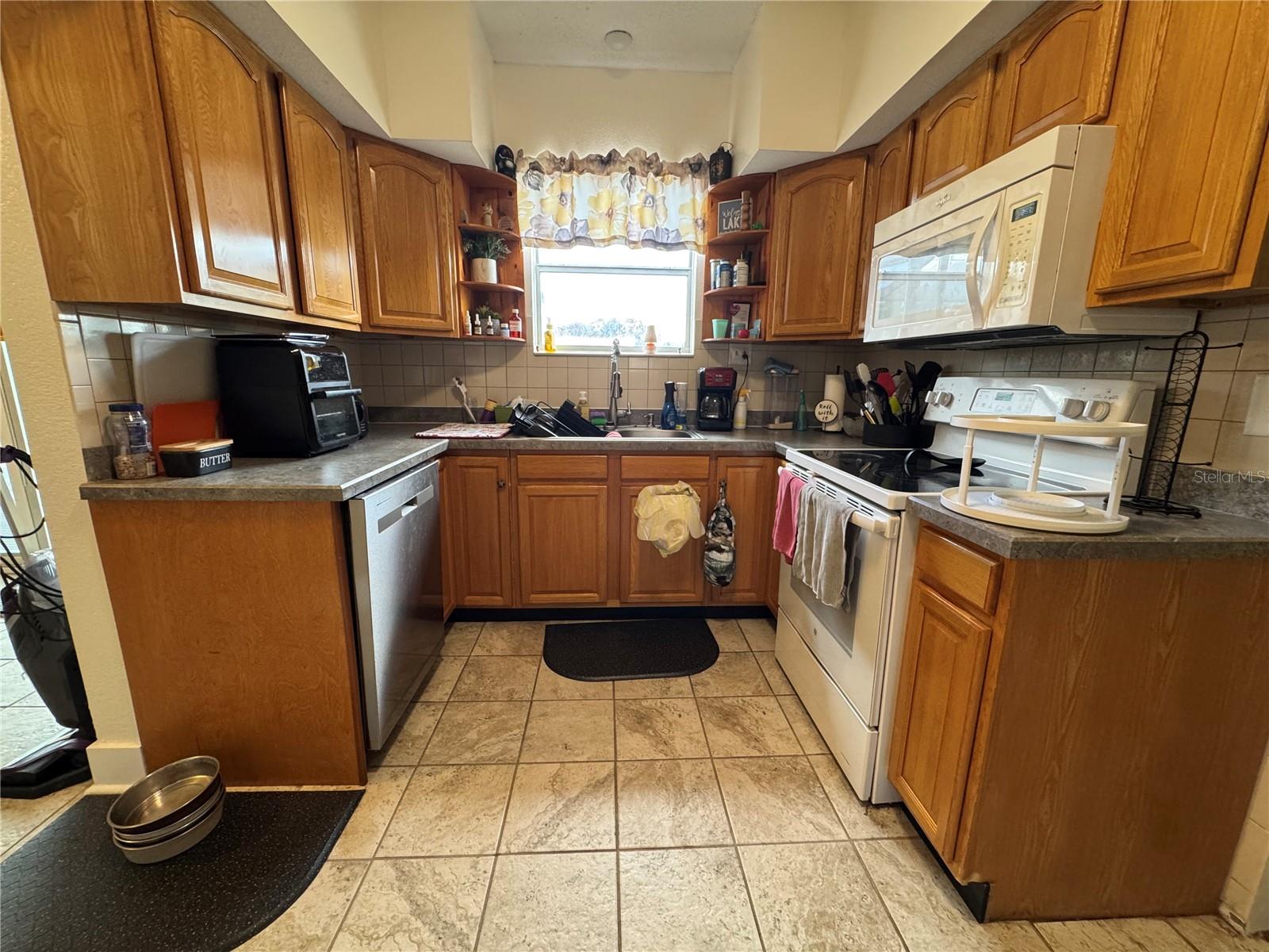 398 Virginia St Property Photo 4