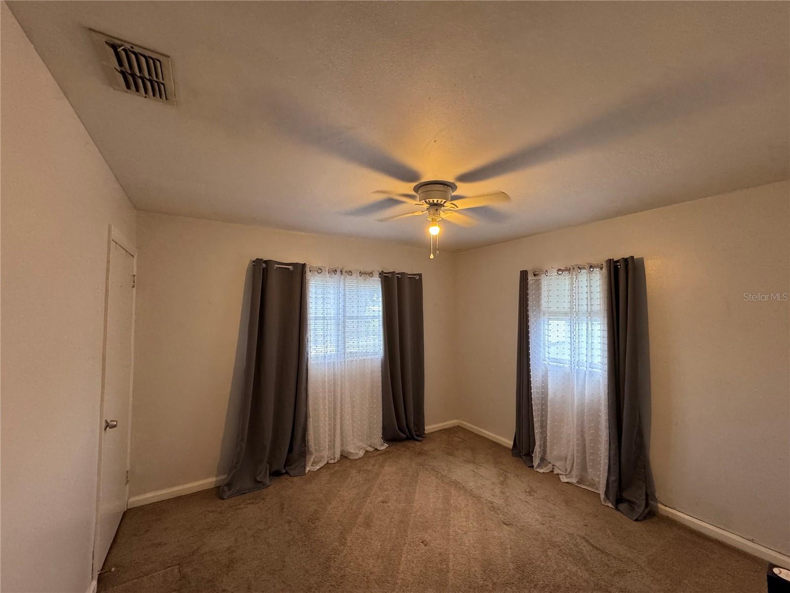 519 Thomas Ave Property Photo 8