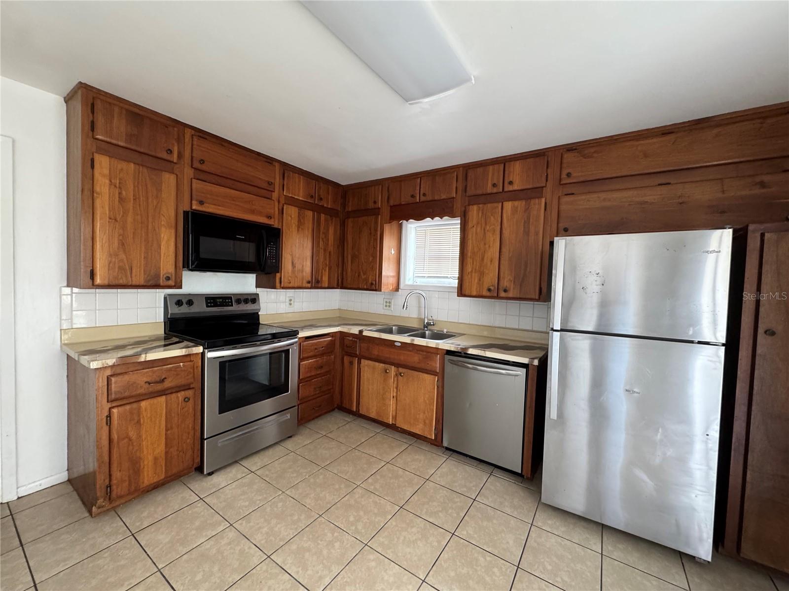 25 E St Property Photo 3