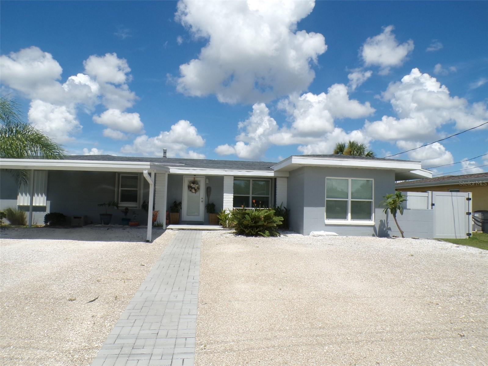 861 CONREID DR NE Property Photo 1
