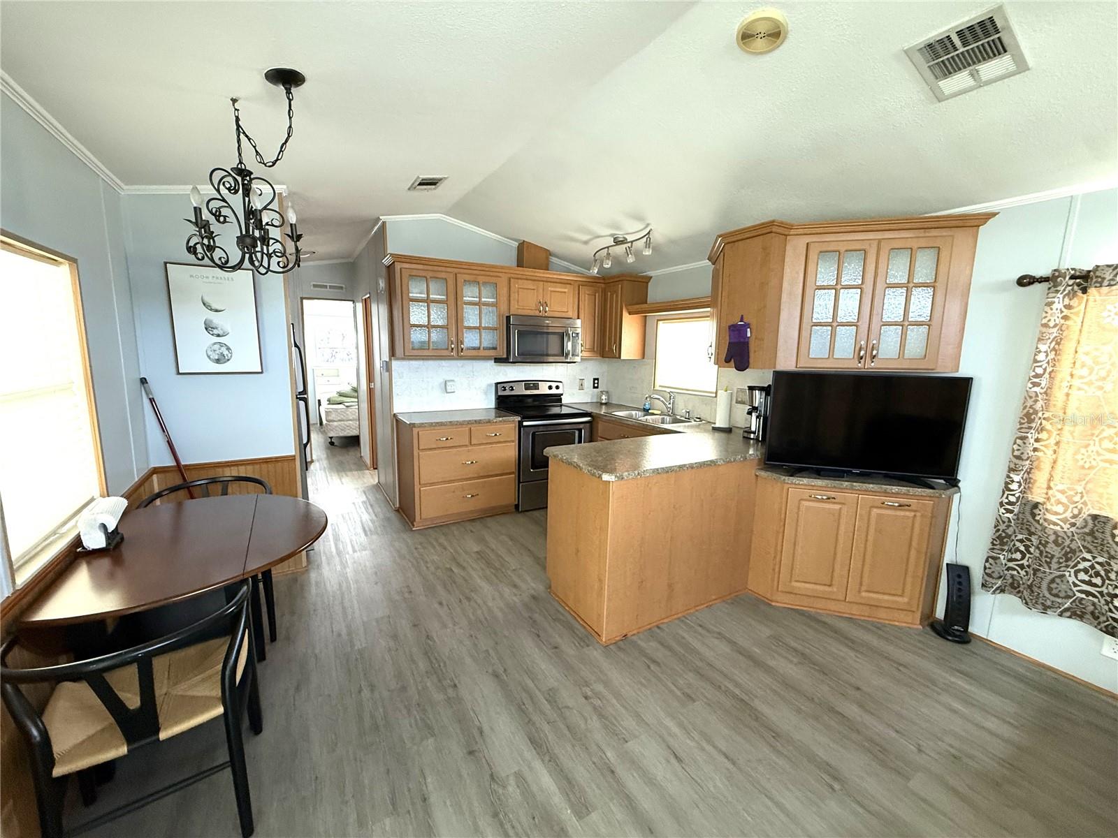 467 Pine Loop Property Photo 6